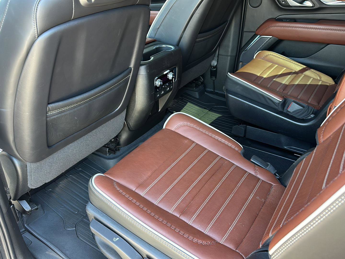 Used 2023 GMC Yukon Denali Ultimate AWD/4WD image 26