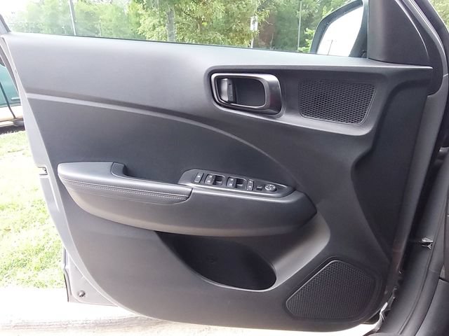 Used 2022 Hyundai Venue Limited FWD image 26