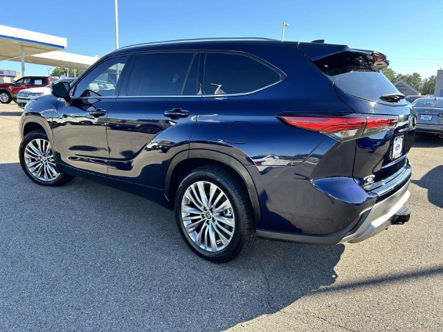 Used 2023 Toyota Highlander Platinum FWD image 8