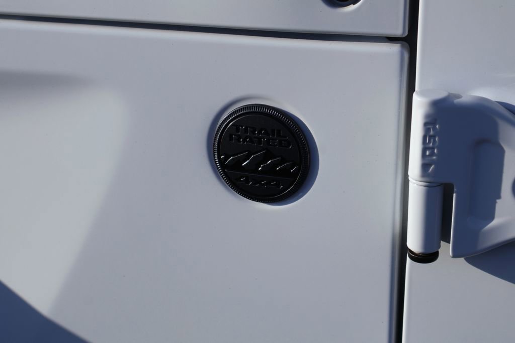 Used 2025 Jeep Gladiator Sport AWD/4WD image 8