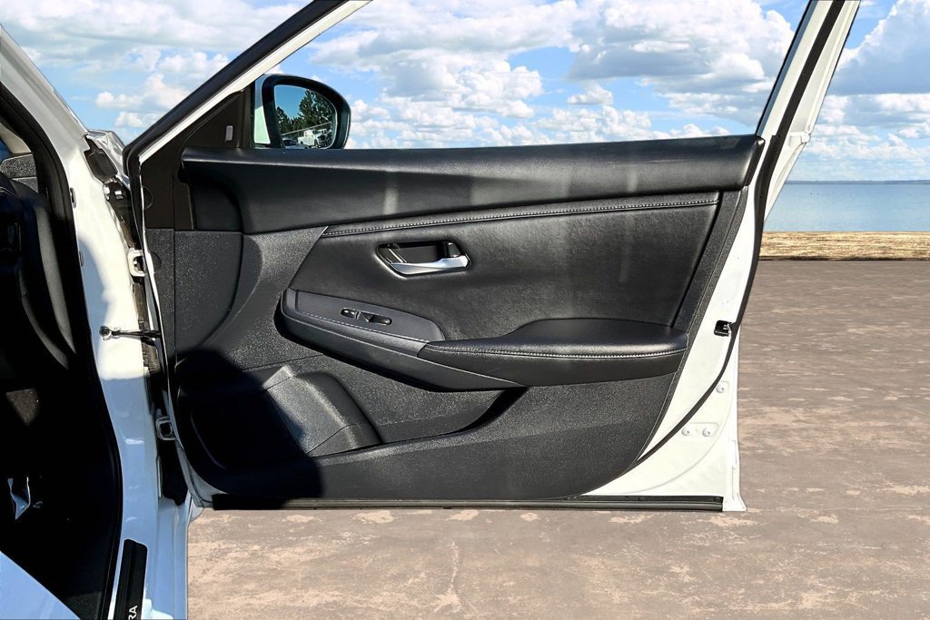 Used 2025 Nissan Sentra SV FWD image 30