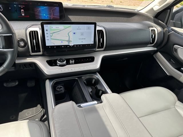 Certified 2025 Ford Expedition Active AWD/4WD image 24