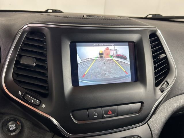 Used 2019 Jeep Cherokee Latitude Plus w/ Comfort/Convenience Group AWD/4WD image 12