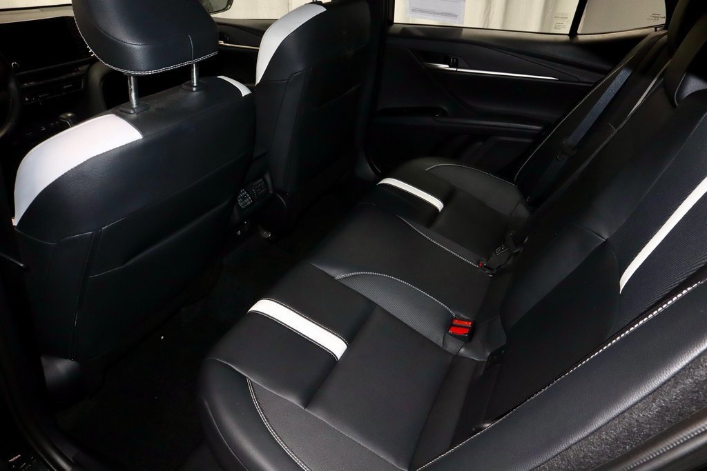 Used 2025 Toyota Camry SE image 20