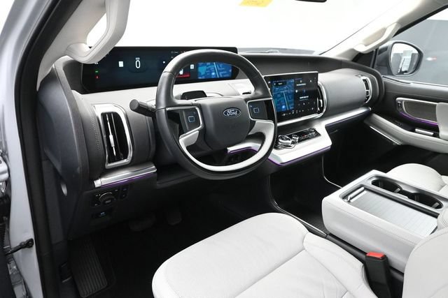 Certified 2025 Ford Expedition Max Platinum w/ Driver's Package AWD/4WD image 9