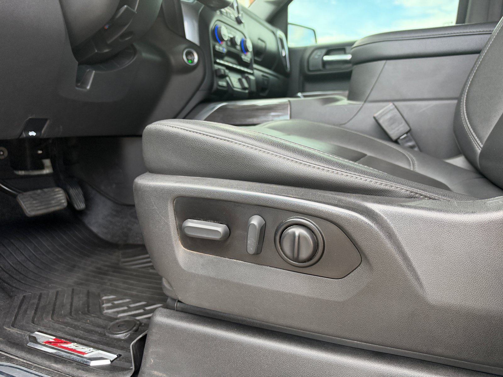 Used 2022 Chevrolet Silverado 1500 LTZ AWD/4WD image 20