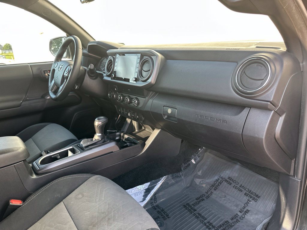 Used 2020 Toyota Tacoma TRD Sport w/ Technology Package AWD/4WD image 32