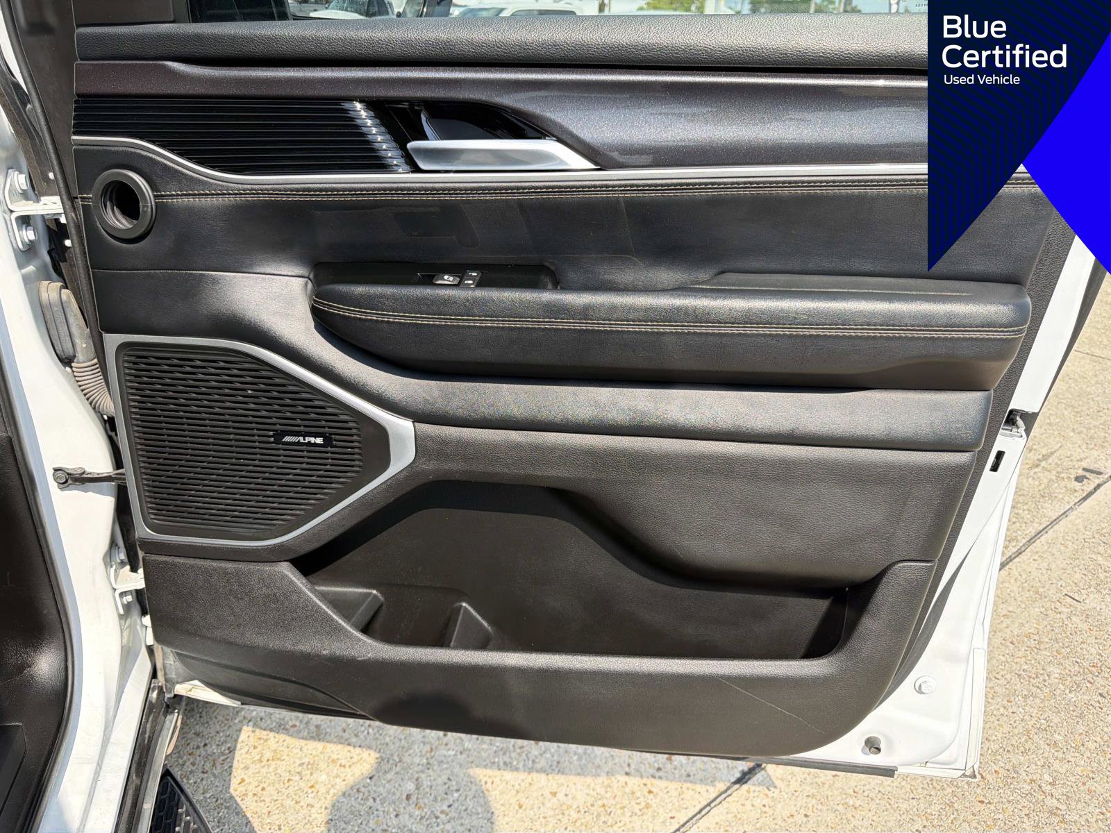 Used 2024 Jeep Wagoneer L 4WD image 19