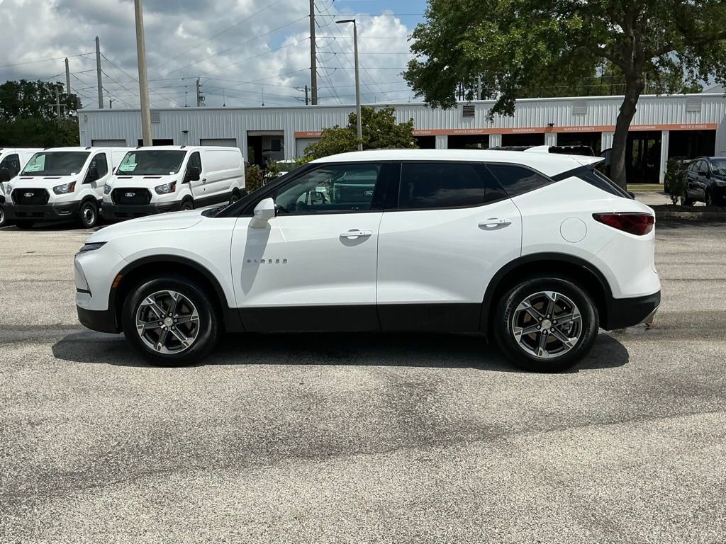 Used 2025 Chevrolet Blazer LT FWD image 3