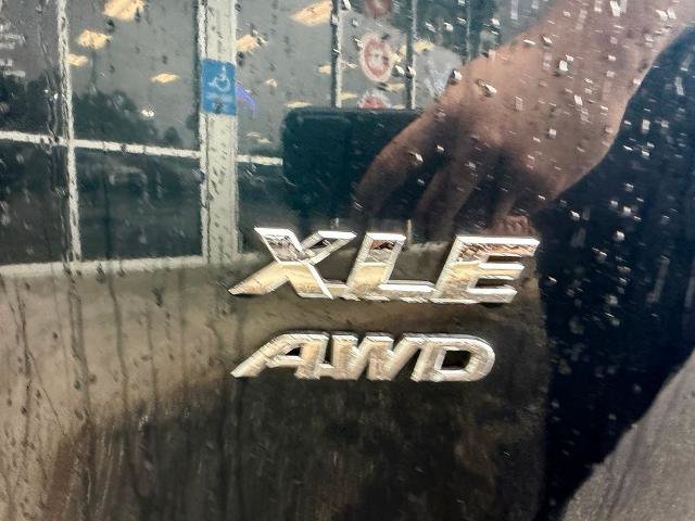 Used 2018 Toyota RAV4 XLE AWD/4WD image 28