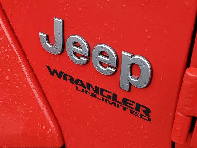 Used 2018 Jeep Wrangler Unlimited Sahara AWD/4WD image 32