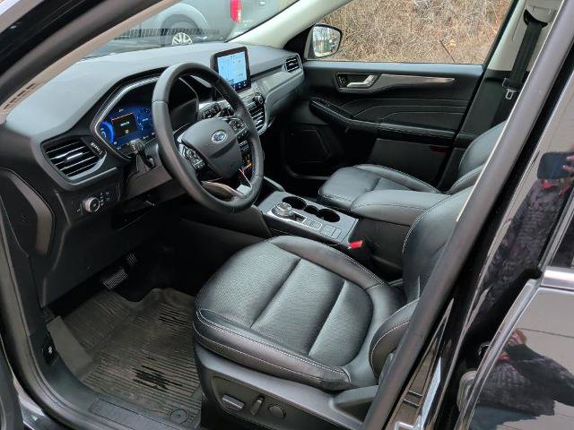 Certified 2022 Ford Escape Titanium w/ Class II Trailer Tow Package image 11