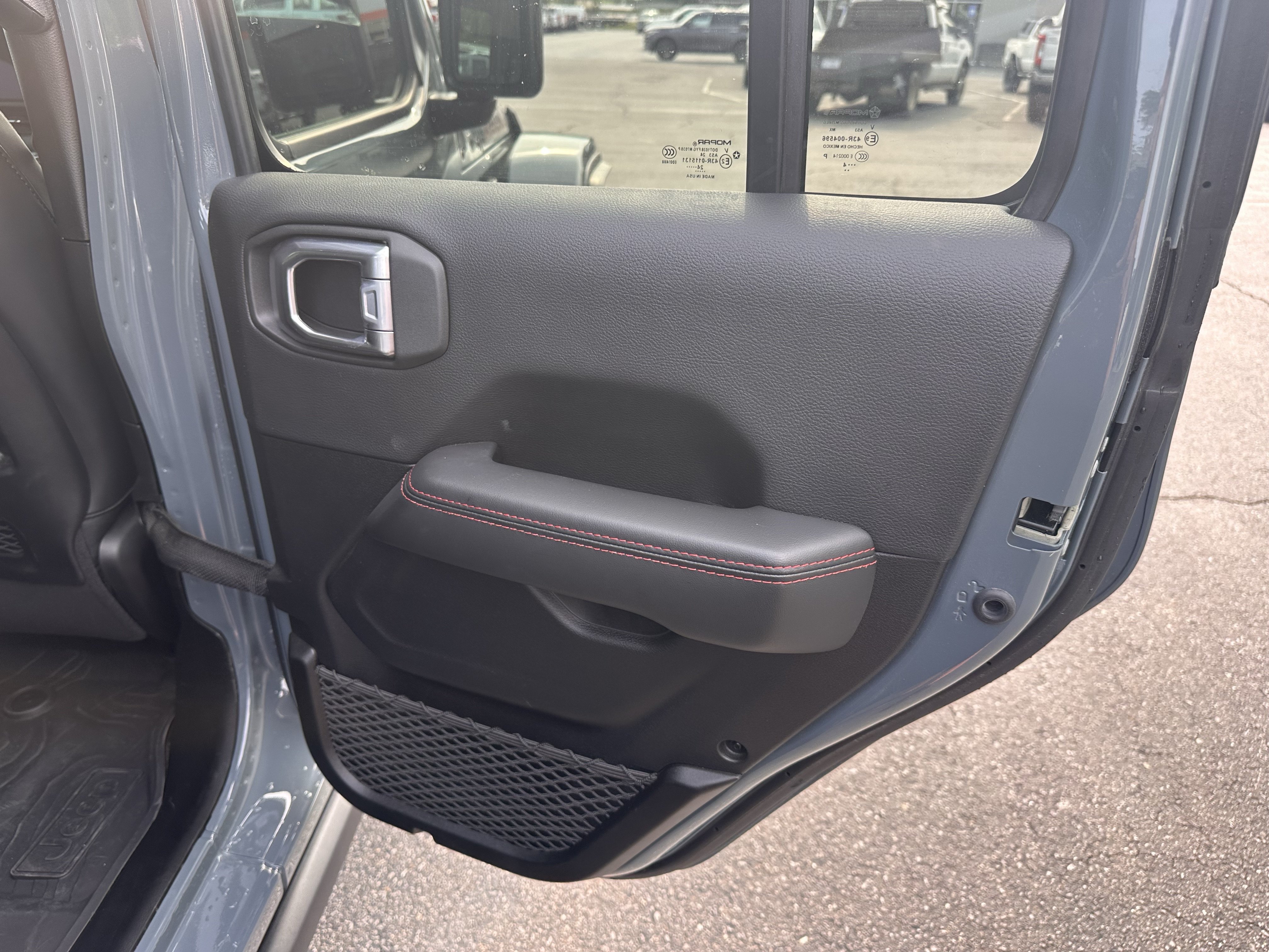 Used 2024 Jeep Wrangler Unlimited Rubicon AWD/4WD image 15