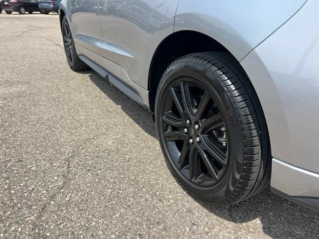 Certified 2024 Ford Edge ST-Line AWD/4WD image 25