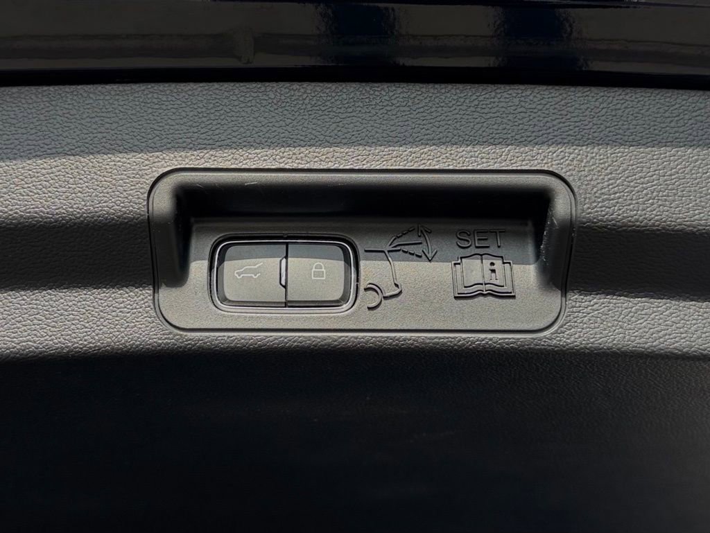 Certified 2022 Ford Explorer XLT RWD image 11