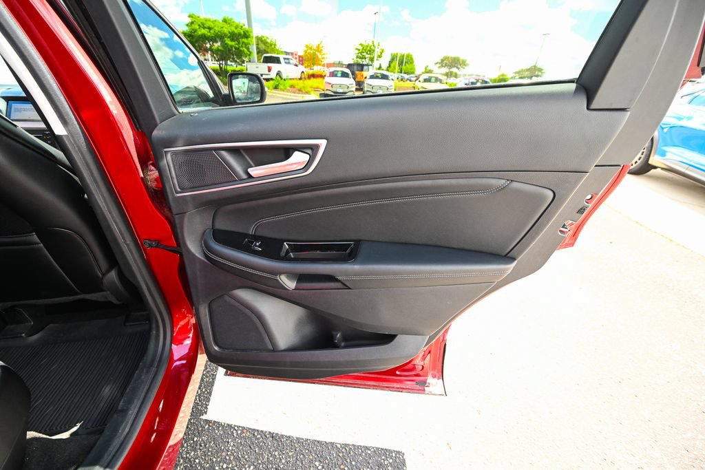 Certified 2019 Ford Edge Titanium w/ Equipment Group 301A AWD/4WD image 30