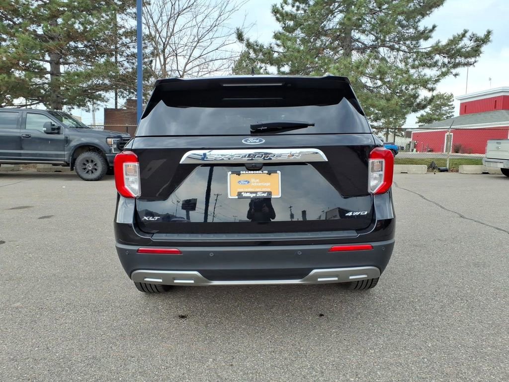 Certified 2023 Ford Explorer XLT w/ Equipment Group 202A image 4
