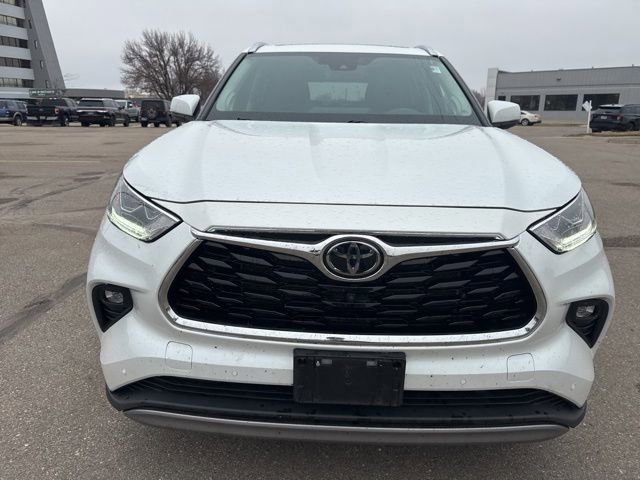 Used 2022 Toyota Highlander Platinum image 8