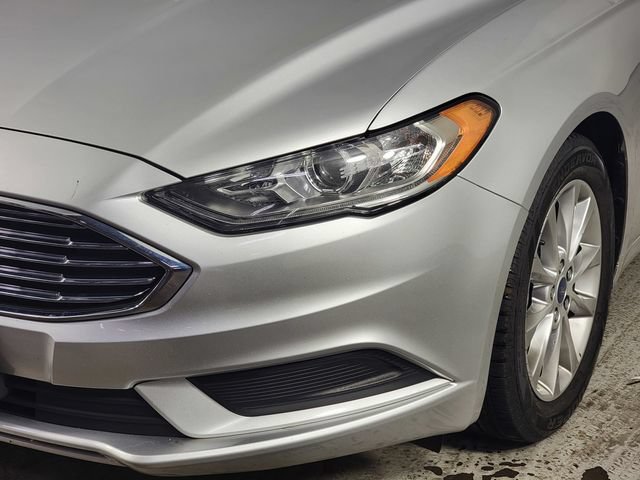 Certified 2017 Ford Fusion SE w/ Fusion SE Technology Package FWD image 10