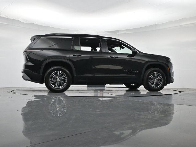 Used 2025 Chevrolet Traverse LT AWD/4WD image 38
