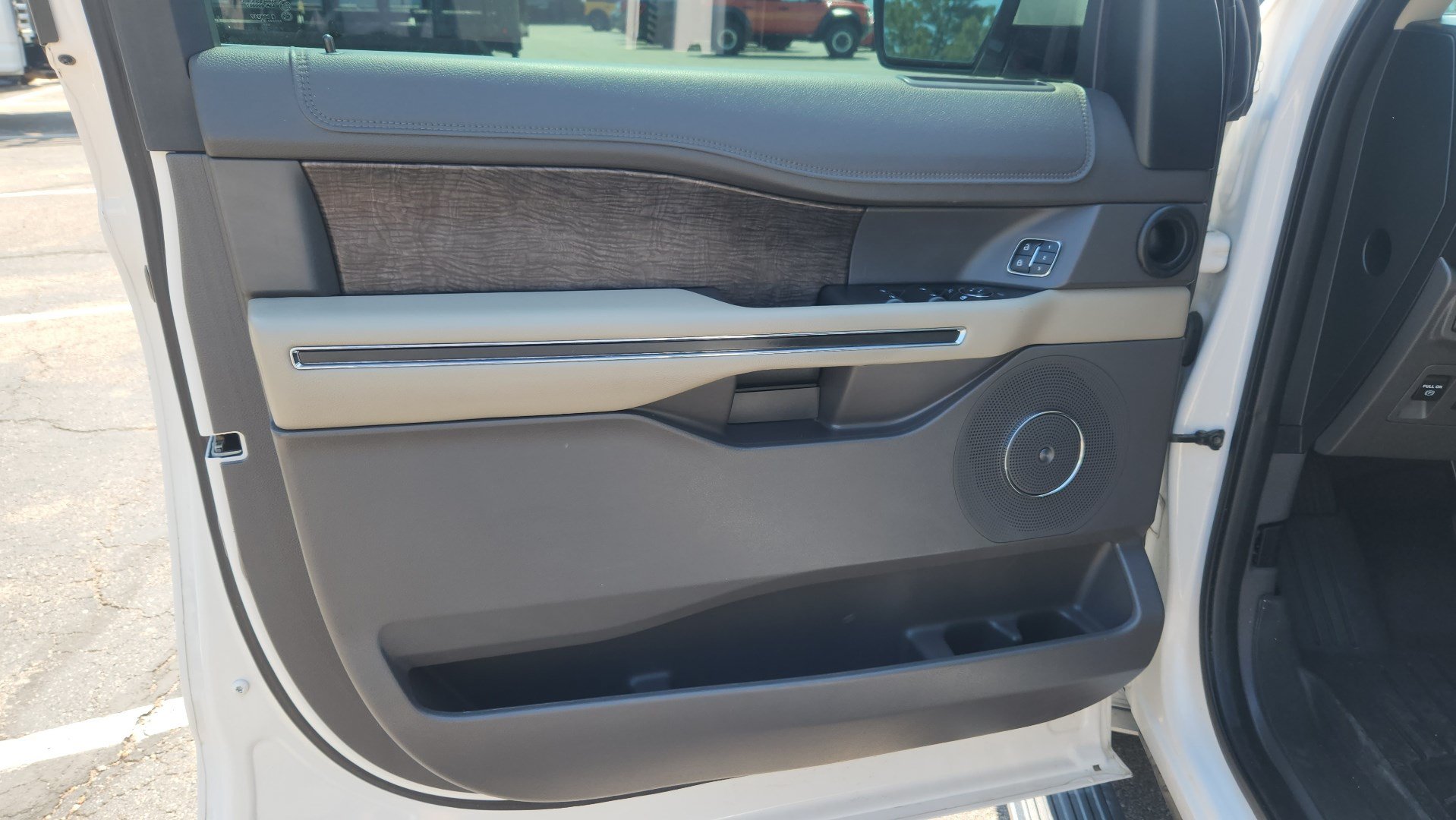 Certified 2019 Ford Expedition Limited w/ Equipment Group 302A AWD/4WD image 13