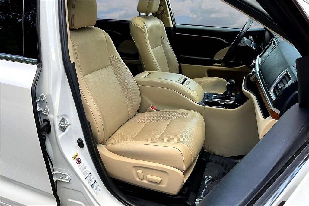 Used 2019 Toyota Highlander Limited Platinum AWD/4WD image 32
