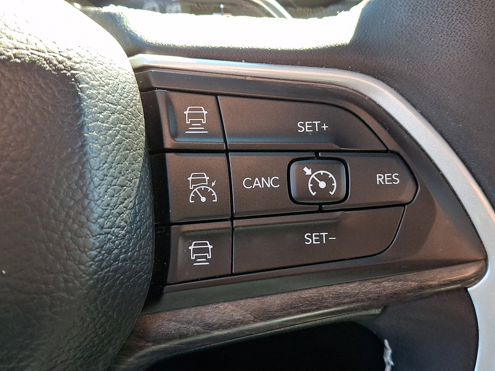 Used 2022 Jeep Grand Cherokee Limited 4xe w/ Luxury Tech Group II image 36