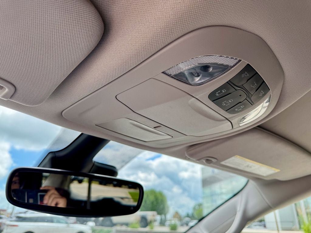 Used 2024 Chrysler Pacifica Touring-L FWD image 28