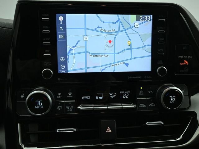 Used 2021 Toyota Highlander XLE AWD/4WD image 16
