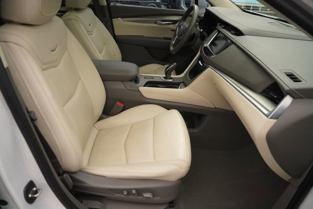 Used 2018 Cadillac XT5 Luxury w/ Driver Awareness Package FWD image 19