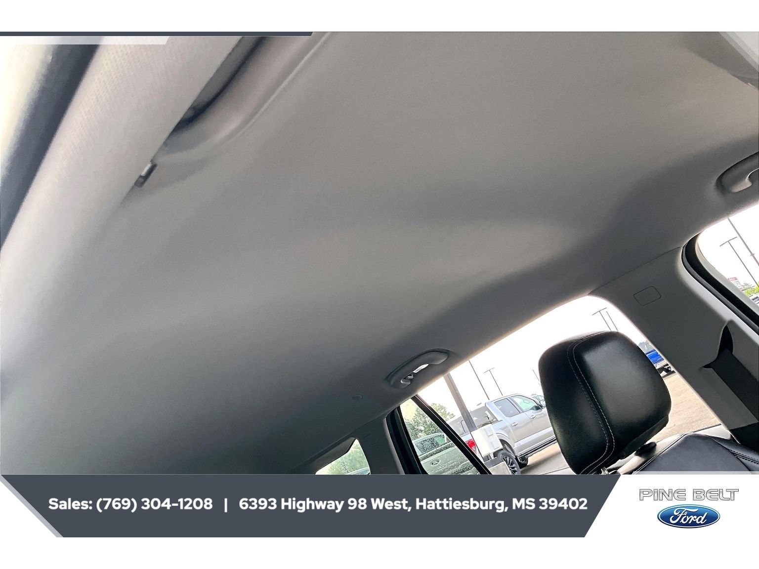 Used 2022 GMC Terrain SLT w/ Tech Package FWD image 16