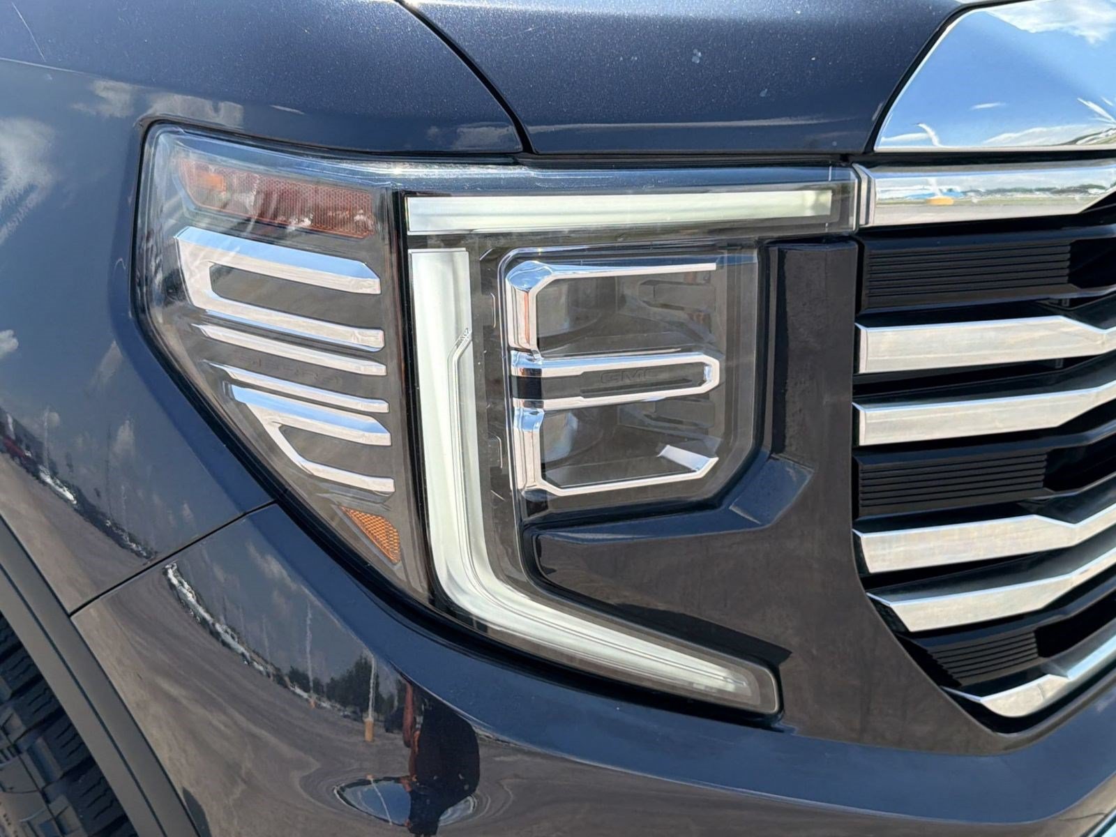 Used 2022 GMC Sierra 1500 SLT AWD/4WD image 12