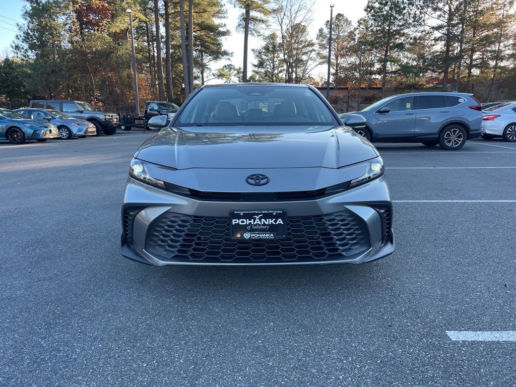 Used 2025 Toyota Camry SE image 3