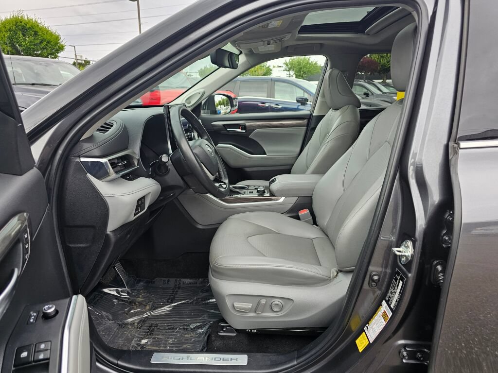 Used 2023 Toyota Highlander Limited AWD/4WD image 15