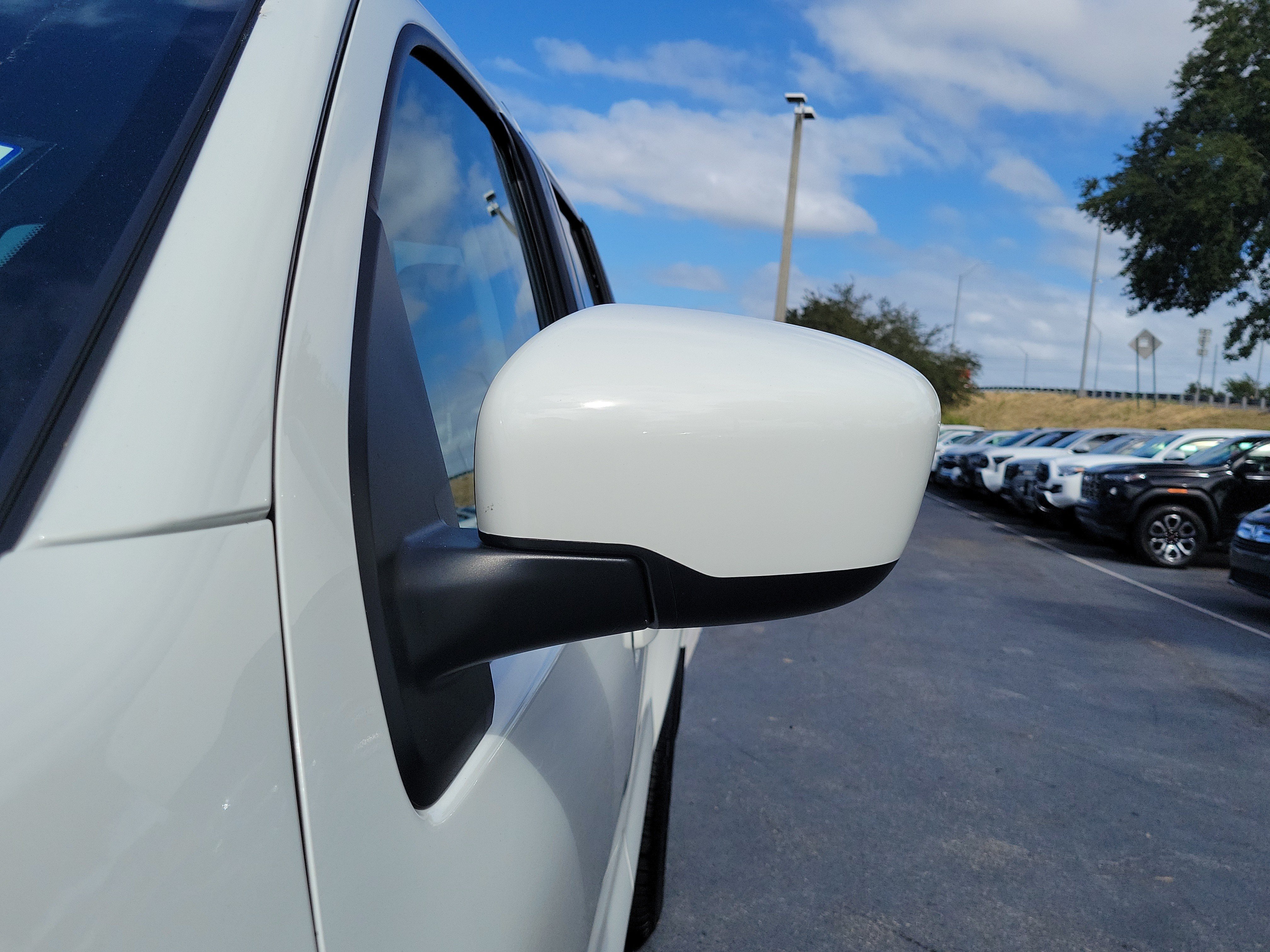 Used 2025 Nissan Frontier SV RWD image 4