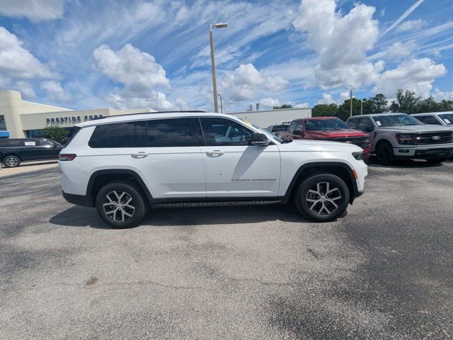 Used 2023 Jeep Grand Cherokee L Limited w/ Luxury Tech Group II AWD/4WD image 4