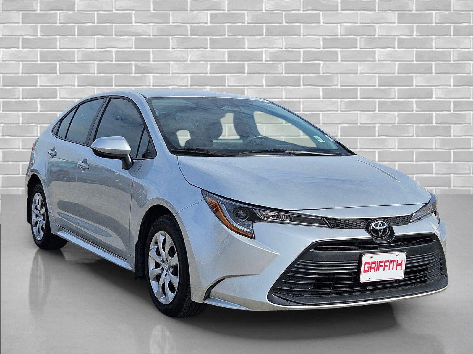 Used 2025 Toyota Corolla LE FWD image 3