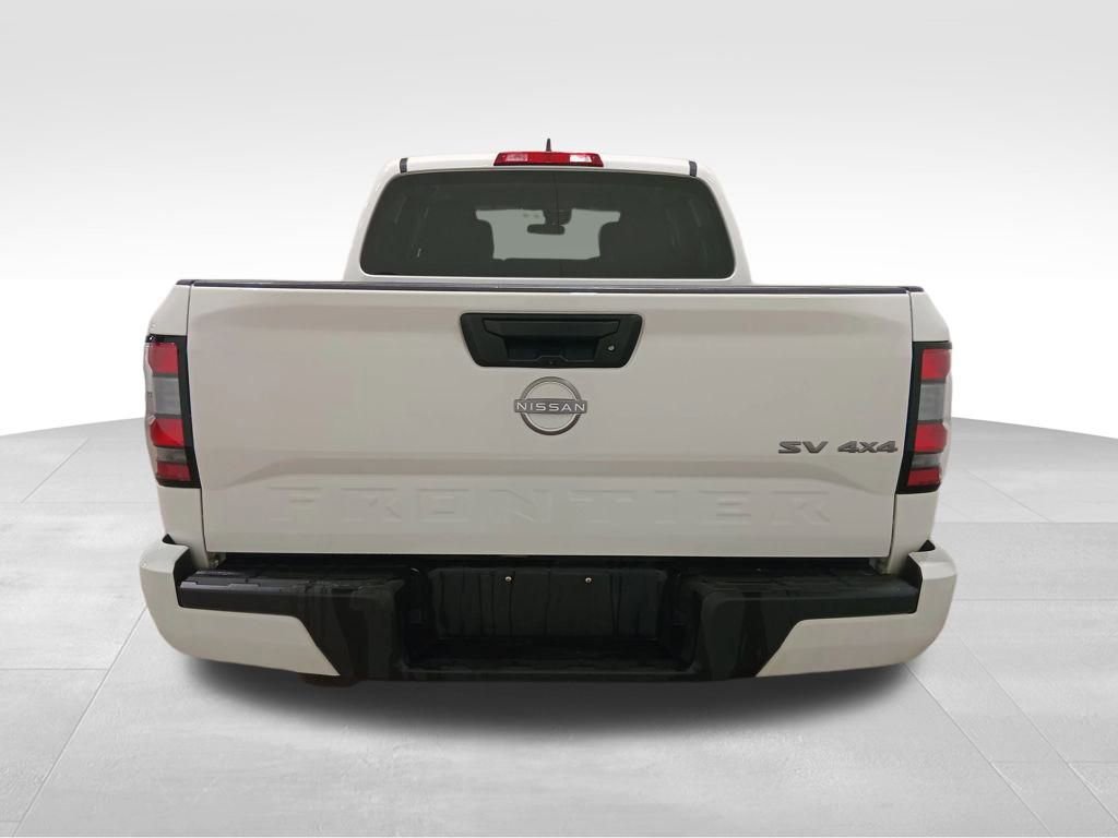 Used 2024 Nissan Frontier SV image 3