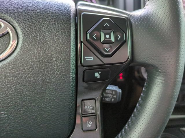 Used 2022 Toyota 4Runner TRD Off-Road Premium AWD/4WD image 31