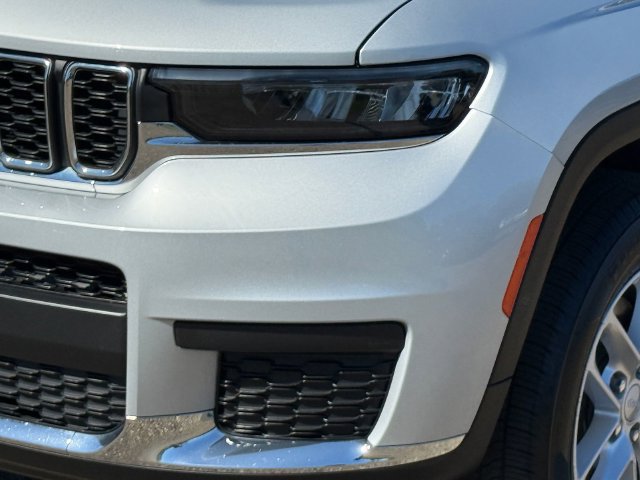 Used 2022 Jeep Grand Cherokee L Laredo w/ Luxury Tech Group I AWD/4WD image 14