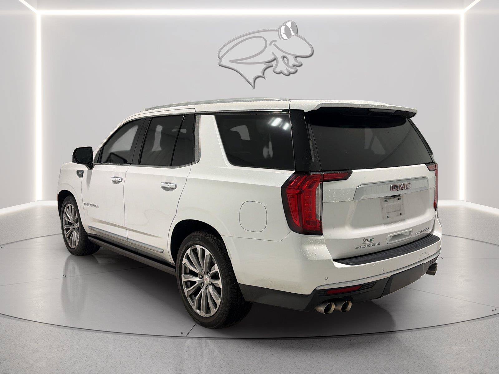 Used 2021 GMC Yukon Denali w/ Denali Premium Package AWD/4WD image 3