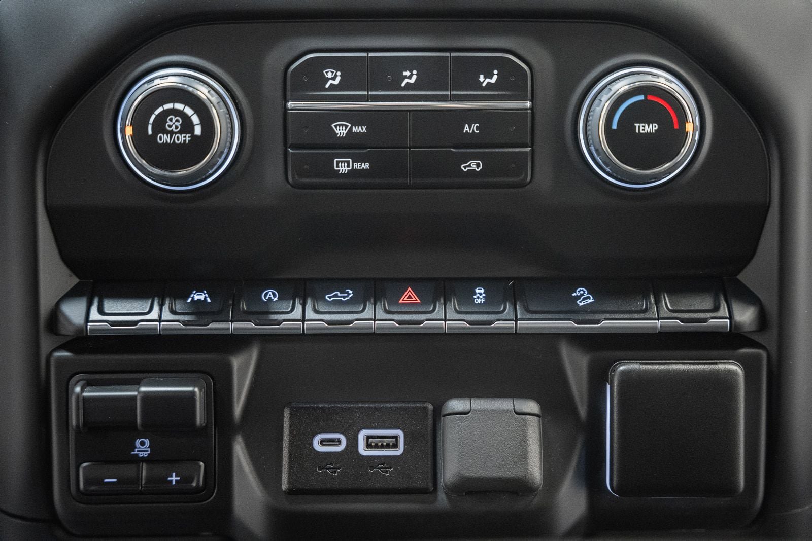 Used 2025 Chevrolet Silverado 1500 Custom Trail Boss w/ Dark Appearance Package AWD/4WD image 30