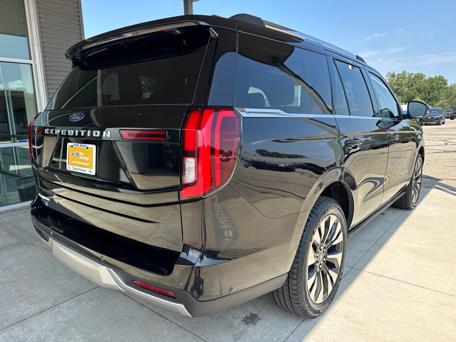 Certified 2025 Ford Expedition Platinum w/ Driver's Package AWD/4WD image 8