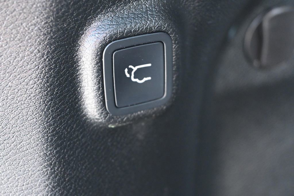 Used 2019 Jeep Cherokee Latitude Plus w/ Comfort/Convenience Group AWD/4WD image 13