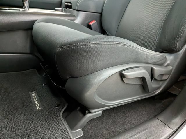 Used 2017 Nissan Pathfinder S AWD/4WD image 12