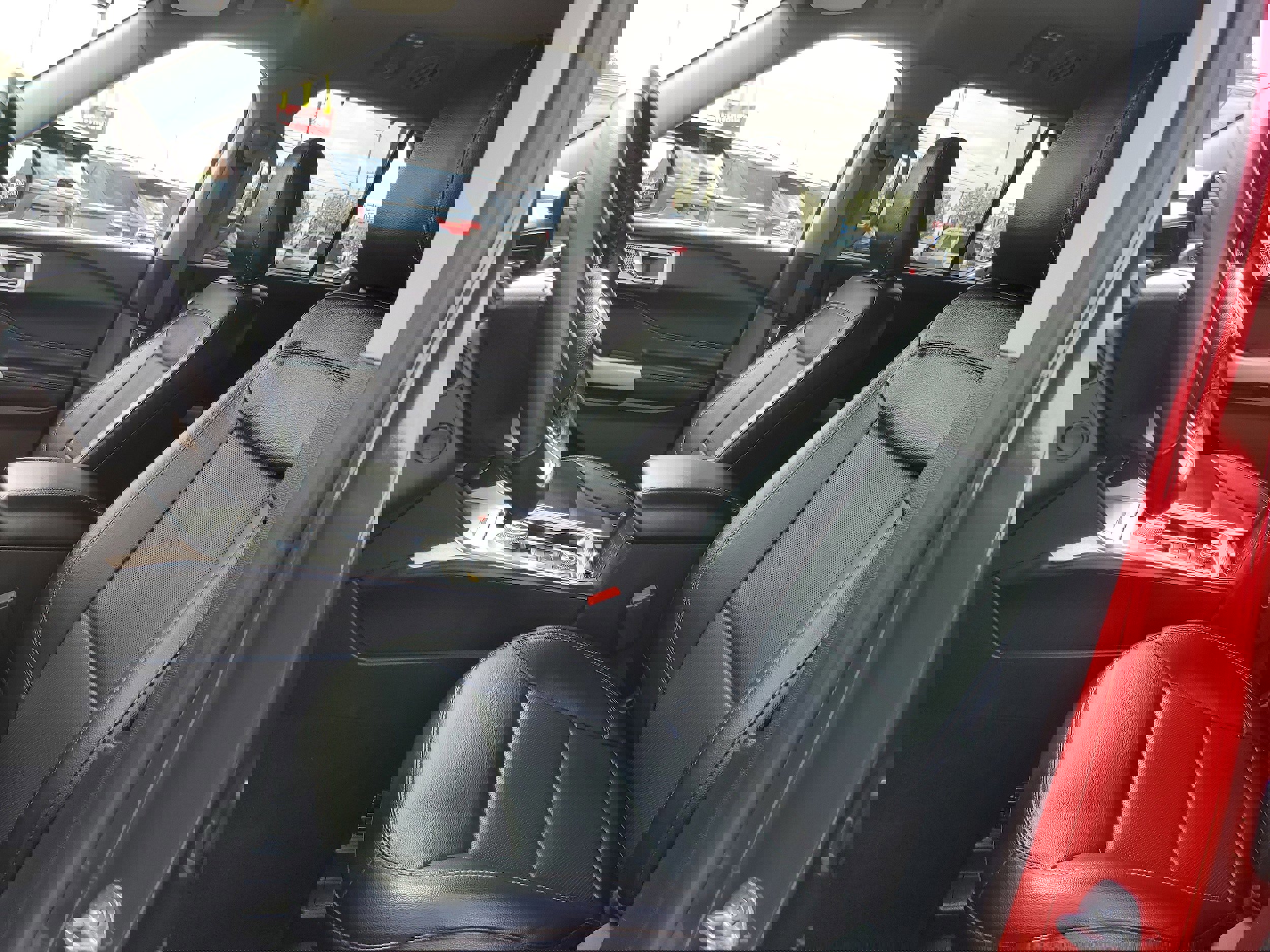 Certified 2022 Ford Explorer Limited w/ Hybrid Equipment Group 310A image 21