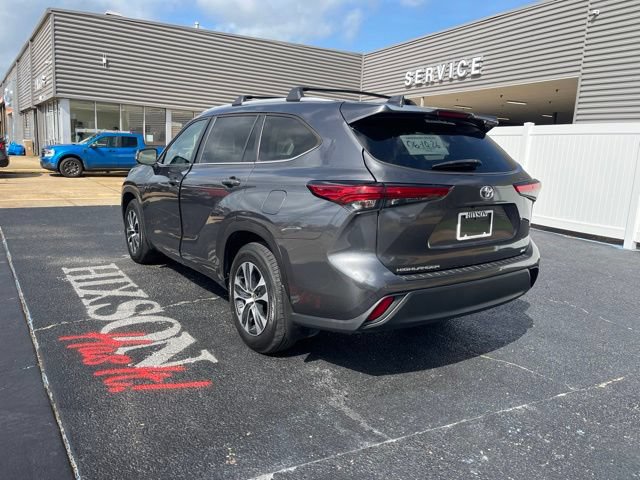Used 2023 Toyota Highlander XLE FWD image 5