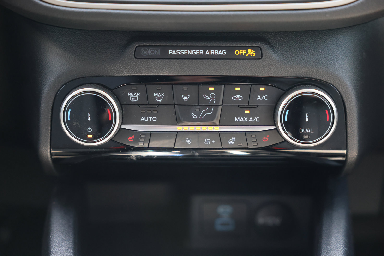 Certified 2022 Ford Escape SE w/ SE Sport Appearance Package AWD/4WD image 23