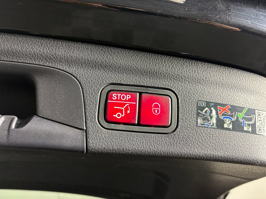 Used 2025 Mercedes-Benz GLE 350 4MATIC image 33