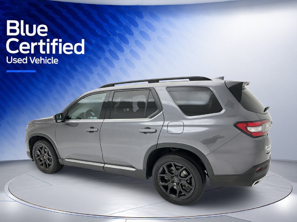 Used 2025 Honda Pilot Touring image 4